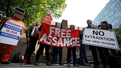 محكمة بريطانية تصدر حكما بسجن أسانج 50 أسبوعا