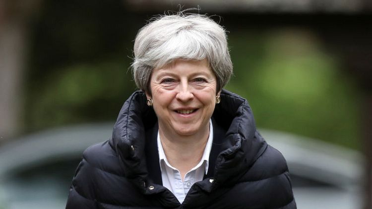 رئيسة وزراء بريطانيا تشجع النساء على السعي لمنصب محافظ البنك المركزي