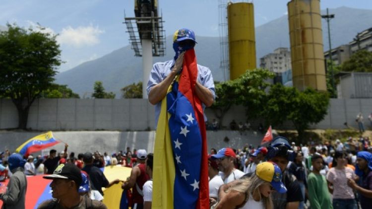 Manifestants anti-gouvernementaux le 1er Mai à Caracas