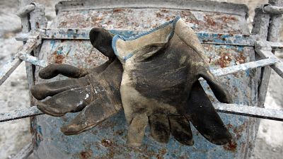 Blocco cemento su operaio, è grave Blocco cemento su operaio, è grave
