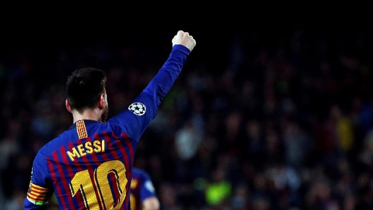 Stampa esalta Messi 'il Papa del calcio'