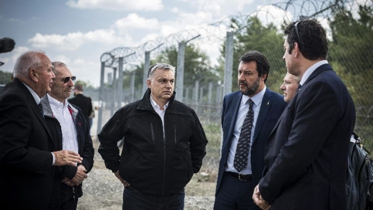 Salvini a muro anti-migranti in Ungheria
