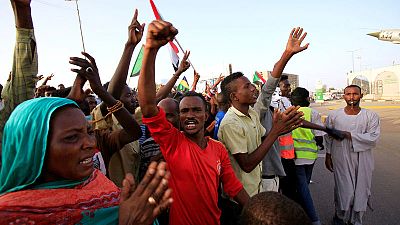 النائب العام السوداني يأمر باستجواب البشير مع تصاعد الاحتجاجات