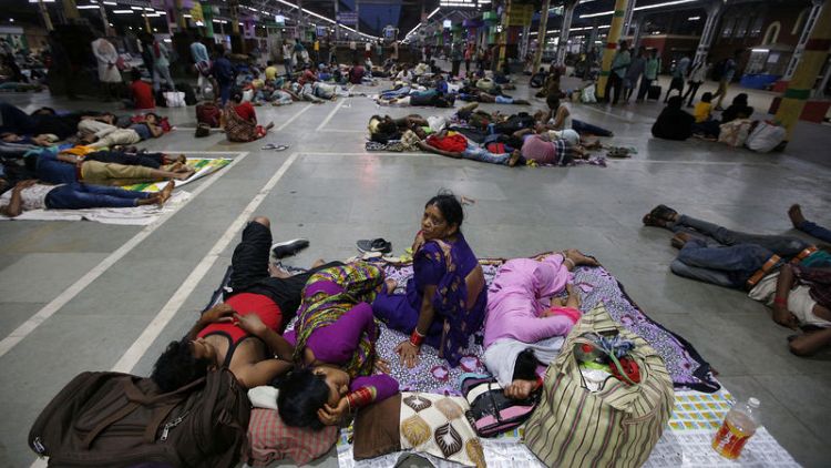 الإعصار فاني يجتاح شرق الهند وبنجلادش تستعد بأوامر إجلاء