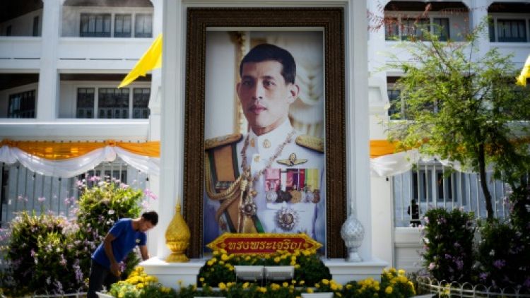 Le roi de Thaïlande n'a pas attendu d'être couronné pour remodeler la monarchie