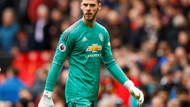 Manchester United to stick with De Gea as Romero suffers knee injury