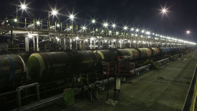 مصادر: انتاج النفط الروسي سينخفض 10% في الأيام القليلة القادمة وسط مشاكل في التصدير