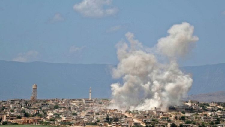 Syrie: 12 civils tués par des bombardements du régime et de la Russie selon une ONG