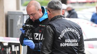 Spari tra folla a Napoli, tre feriti Spari tra folla a Napoli, tre feriti