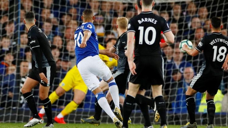 Everton ease past Burnley to keep Europa League dream alive