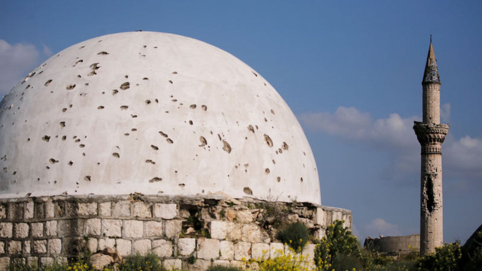 Damascus presses Idlib attack, artillery hits Turkish position