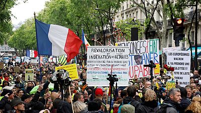 احتجاجات السترات الصفراء بفرنسا تسجل أقل مشاركة بعد اشتباكات الأربعاء