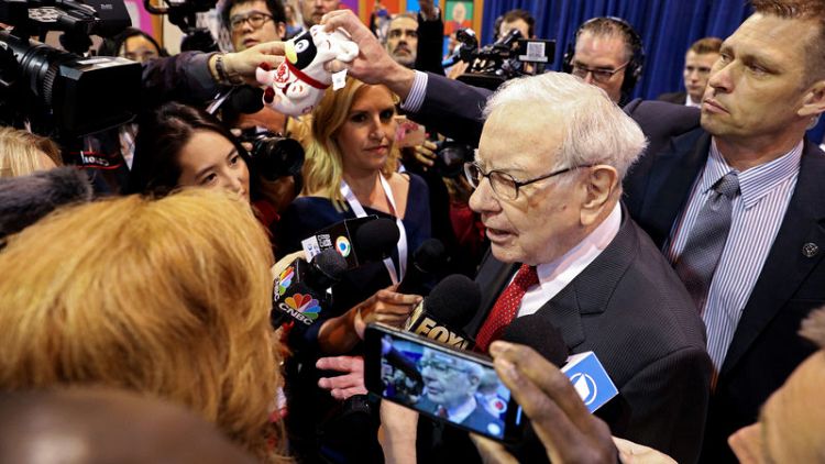 Warren Buffett praises Kraft Heinz operations, says Wells Fargo made 'big mistakes'