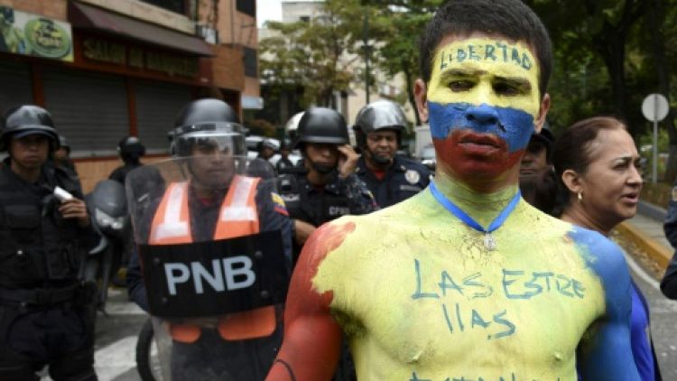 "On a besoin de vous!": l'appel des pro-Guaido aux casernes de Caracas