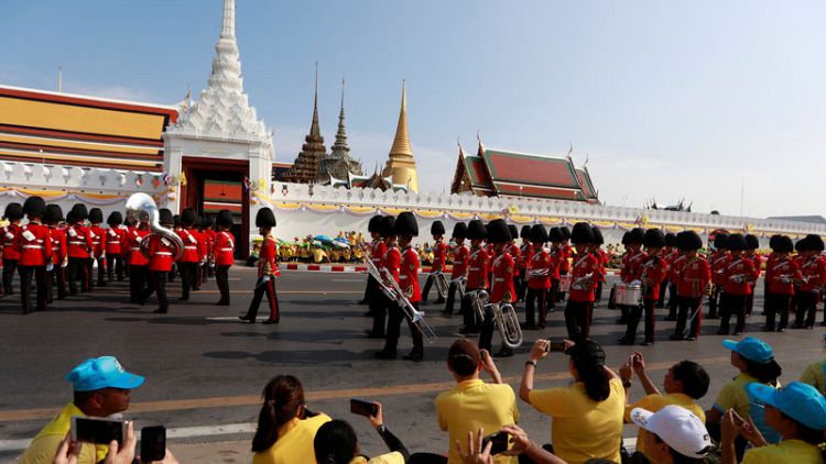 Thailand's newly crowned king begins procession around Bangkok