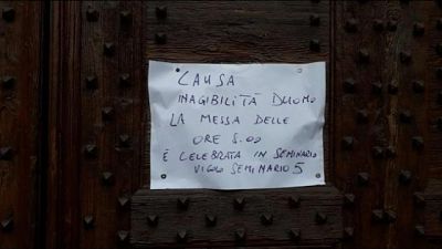 Cadono calcinacci, chiuso Duomo Vigevano Cadono calcinacci, chiuso Duomo Vigevano