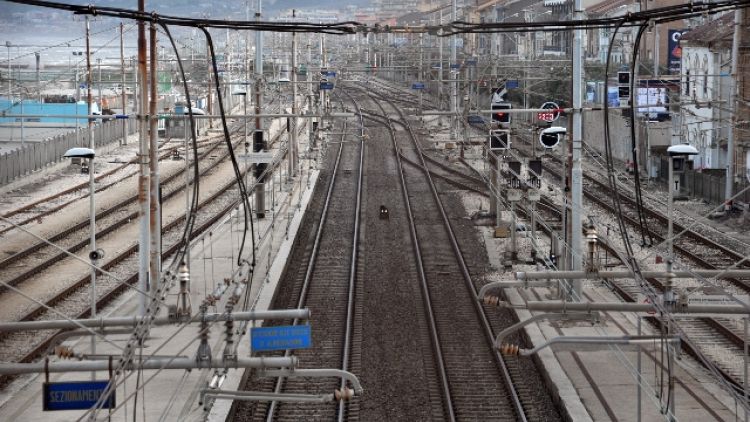 Stop treni su Adriatica guasto elettrico