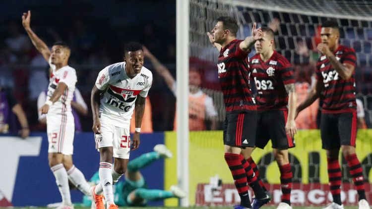 Late goal earns Sao Paulo 1-1 draw with Flamengo