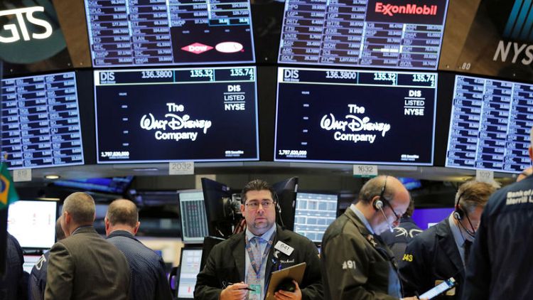 الأسهم الأمريكية تتراجع عند الفتح مع عودة المخاوف التجارية