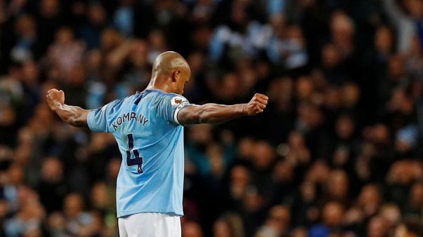 هدف كومباني الهائل يضع مانشستر سيتي على بعد انتصار واحد من اللقب هدف كومباني الهائل يضع مانشستر سيتي على بعد انتصار واحد من اللقب