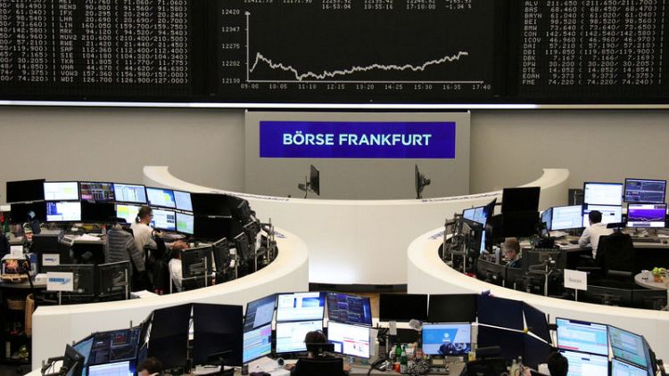 European shares struggle as trade concerns weigh