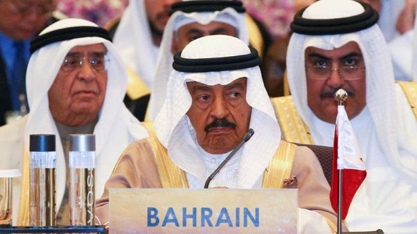 رئيس وزراء البحرين يتصل بأمير قطر لتهنئته برمضان في أول اتصال منذ المقاطعة رئيس وزراء البحرين يتصل بأمير قطر لتهنئته برمضان في أول اتصال منذ المقاطعة