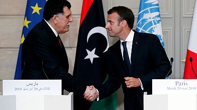 رئيس وزراء ليبيا فائز السراج يلتقي بماكرون يوم الاربعاء وسط توتر مع فرنسا