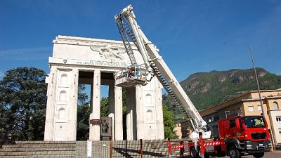 Schützen, via Monumento che perde pezzi Schützen, via Monumento che perde pezzi