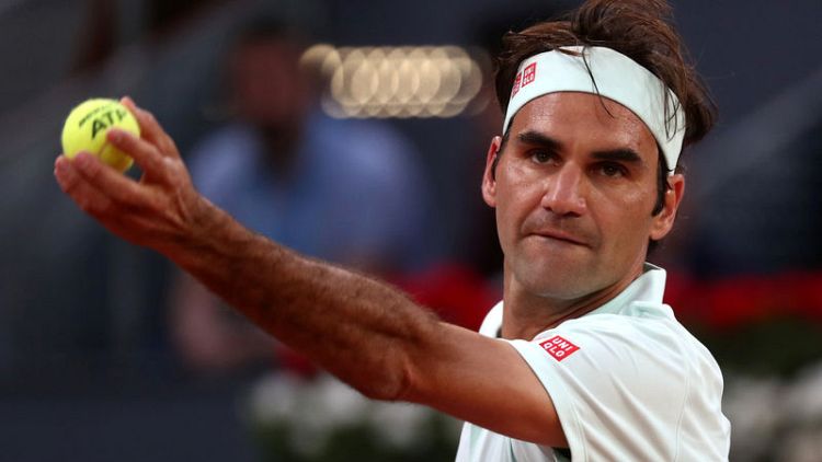 Federer makes triumphant return to clay in Madrid, Djokovic advances