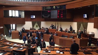 Consiglio Sardegna, bagarre in Aula Consiglio Sardegna, bagarre in Aula