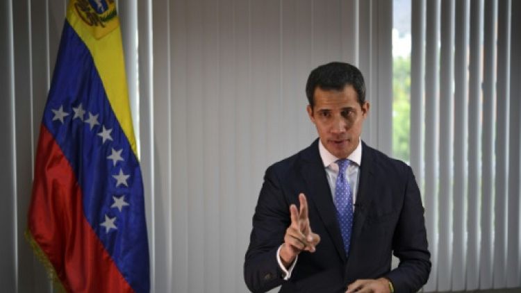 Quels scénarios au Venezuela après le soulèvement manqué contre Maduro?
