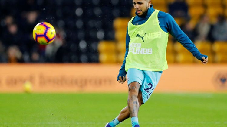 Newcastle's Yedlin undergoes surgery for groin injury