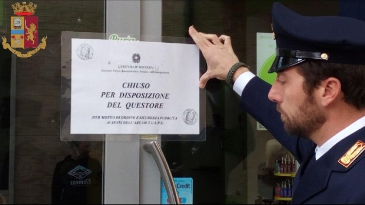 Salvini, guerra a cannabis.Chiusi 2 shop