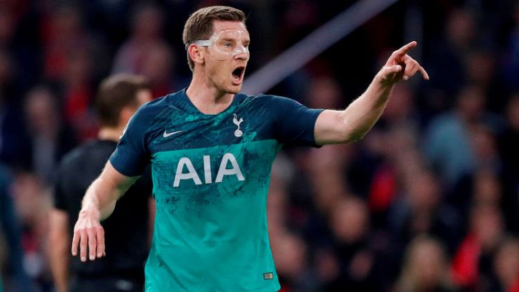 Vertonghen injury scare for Spurs after leaving Ajax game on crutches