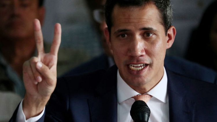صحيفة: زعيم المعارضة الفنزويلية قد يقبل تدخلا عسكريا أمريكيا إذا تم طرحه