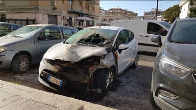 Incendiata auto giornalista a Siracusa Incendiata auto giornalista a Siracusa