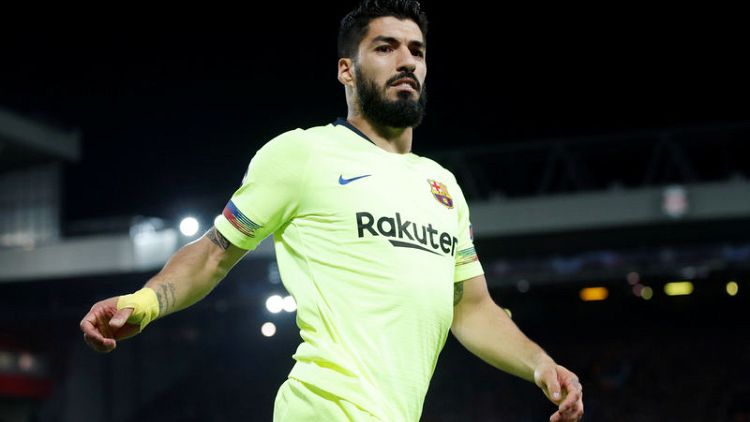 Barca's Suarez sidelined for up to six weeks after knee injury