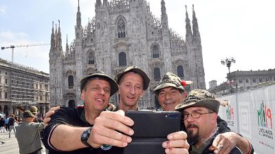 Adunata Alpini, alzabandiera in Duomo Adunata Alpini, alzabandiera in Duomo
