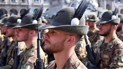 Adunata Alpini,infrante vetrine sede Ana Adunata Alpini,infrante vetrine sede Ana