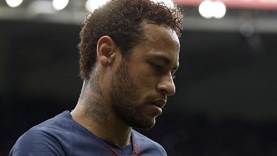 Pugno a tifoso, Neymar fermato 3 turni Pugno a tifoso, Neymar fermato 3 turni