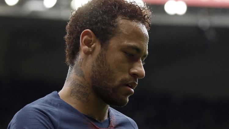 Pugno a tifoso, Neymar fermato 3 turni