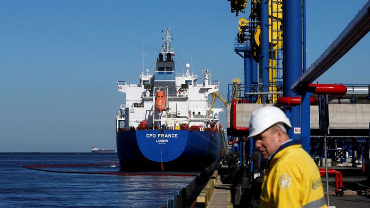 وزارة الطاقة الروسية: شحن ناقلات بنفط خال من التلوث في ميناء أوست-لوجا
