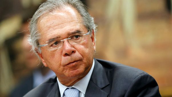 وزير: البرازيل تعتزم خفض رسوم الاستيراد بمقدار 10 نقاط مئوية وزير: البرازيل تعتزم خفض رسوم الاستيراد بمقدار 10 نقاط مئوية
