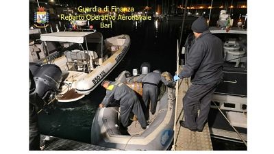Gommone con 400 kg droga a largo Lecce Gommone con 400 kg droga a largo Lecce