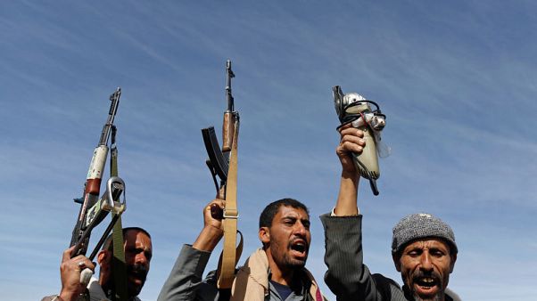 وزير يمني يرفض انسحاب الحوثيين من الحديدة بوصفه "مسرحية" وزير يمني يرفض انسحاب الحوثيين من الحديدة بوصفه "مسرحية"