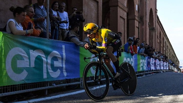 Giro: Roglic vince la crono di Bologna
