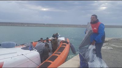 Migranti soccorsi, ok a sbarco a Crotone Migranti soccorsi, ok a sbarco a Crotone