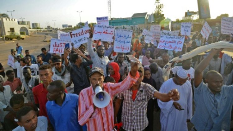 Des Soudanais manifestent à Khartoum, le 14 mai 2019 