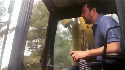 Salvini 'abbatte' le torri di Zingonia Salvini 'abbatte' le torri di Zingonia