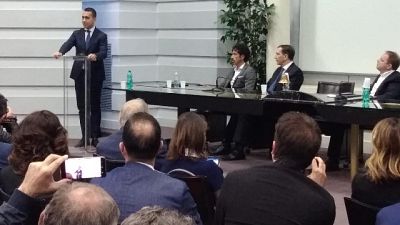 Di Maio, pensare a paese e non a talk Di Maio, pensare a paese e non a talk